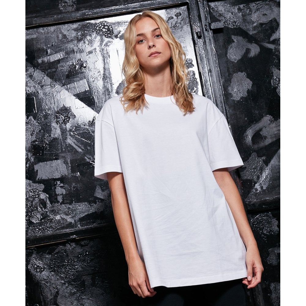 Build Your Brand Women's Oversized Boyfriend Tee
